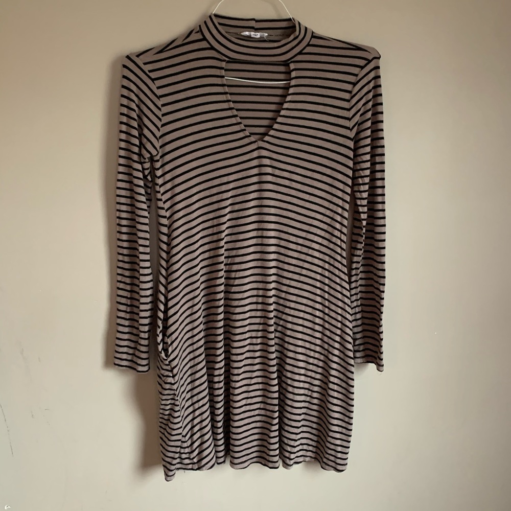 🌈 Socialite size XS Black Tan striped Dress long
